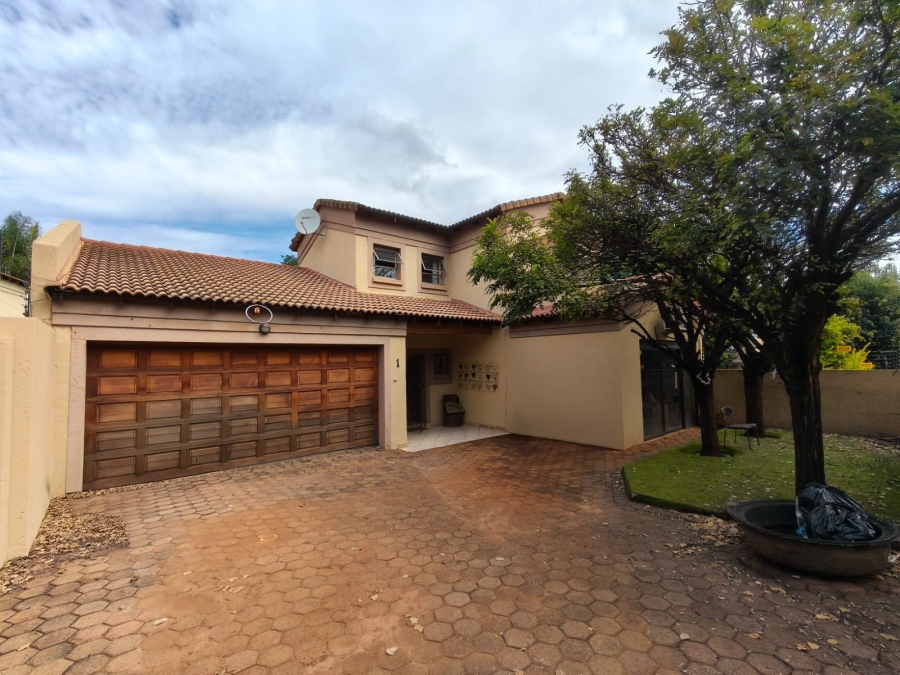 3 Bedroom Property for Sale in Safari Gardens North West